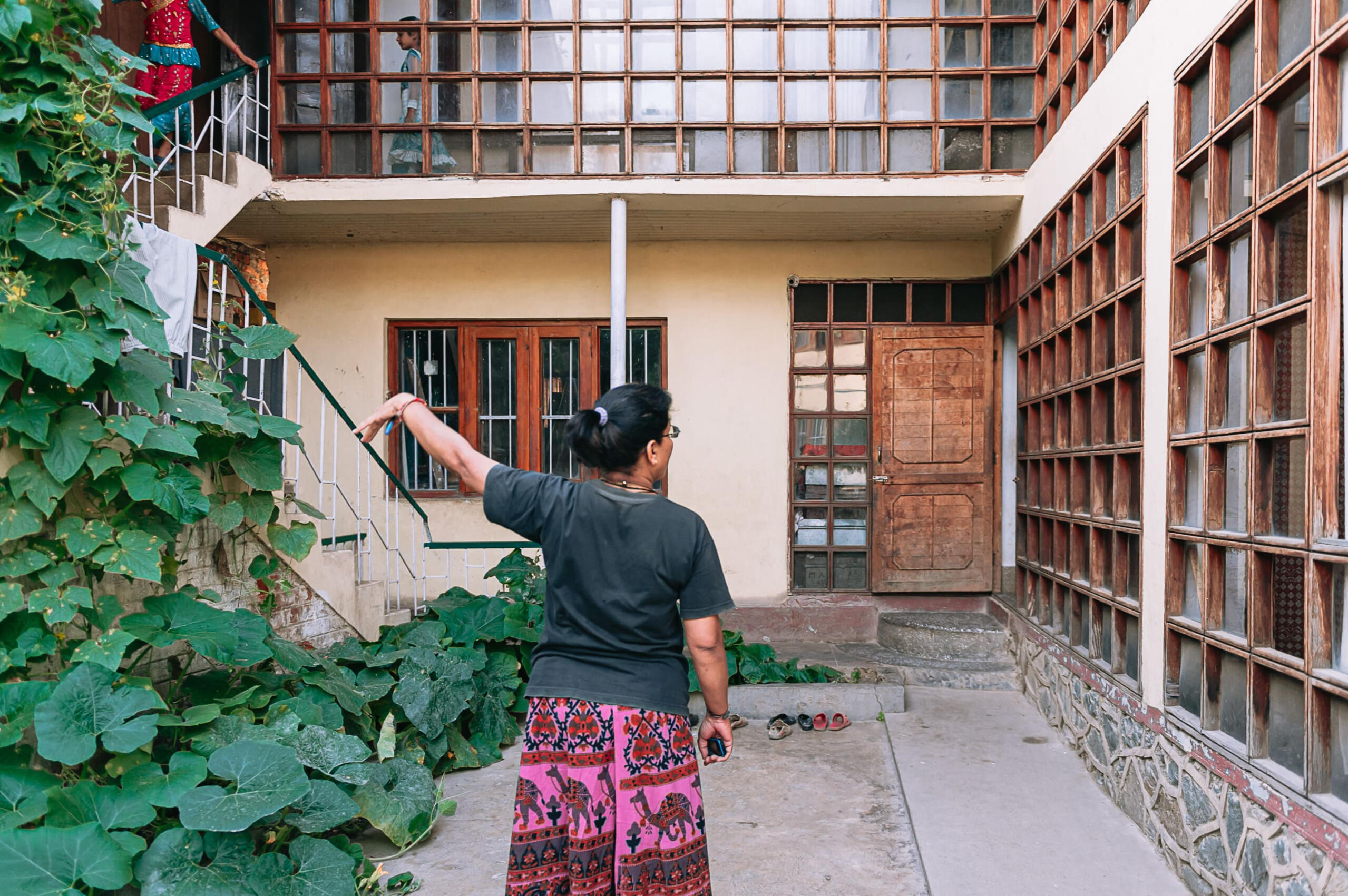 A worker at Rahat Ghar shows me around the shelter
