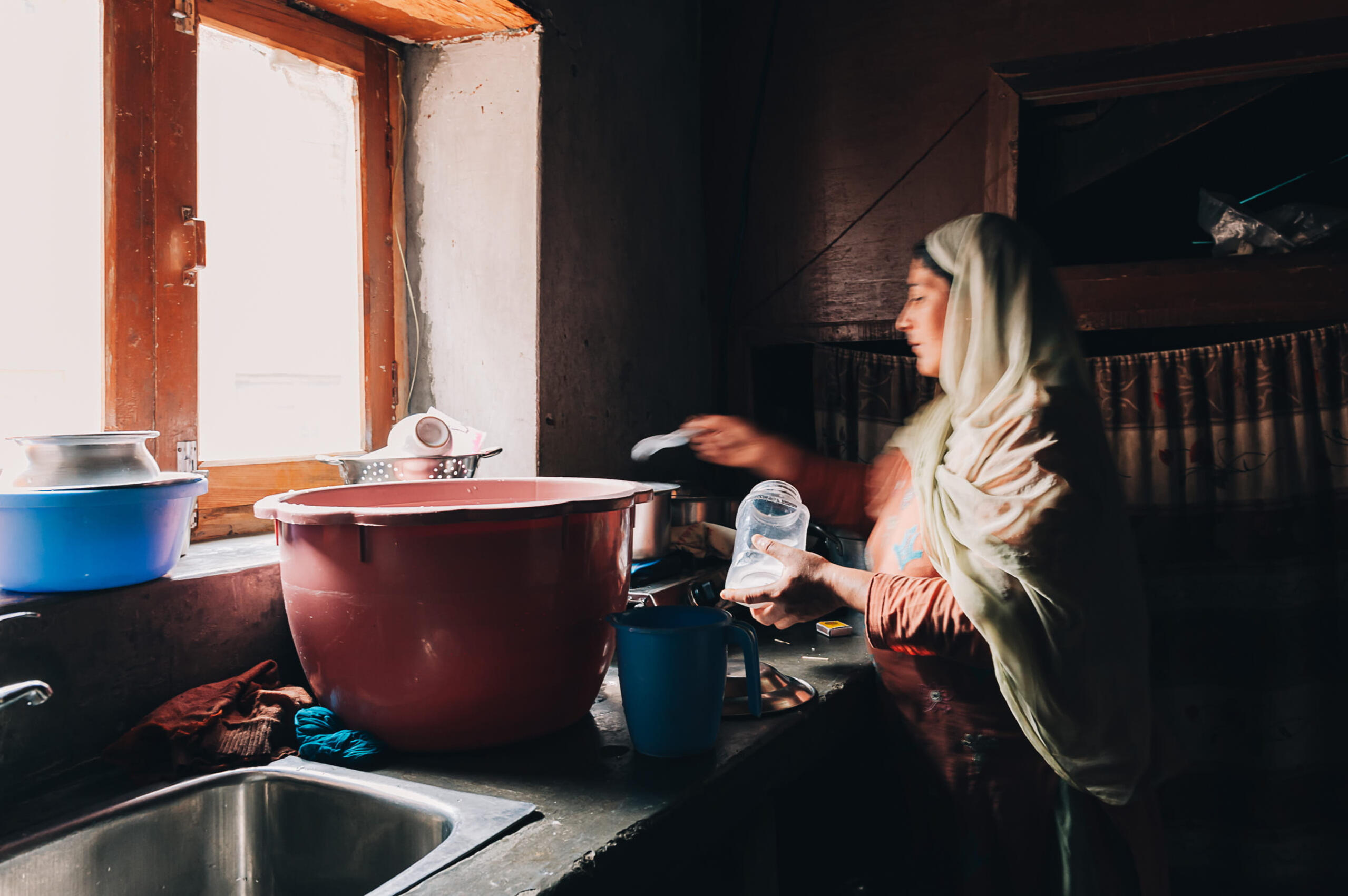 Rafiqa prepares Kashmiri chai